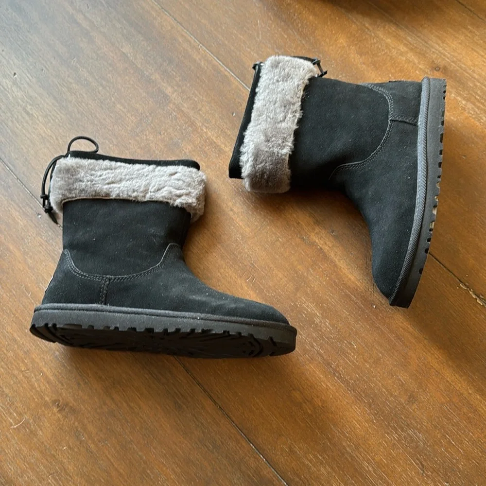 New Size 1 Ugg K Pollie Suede Wool Boots with squirrel and acorn details